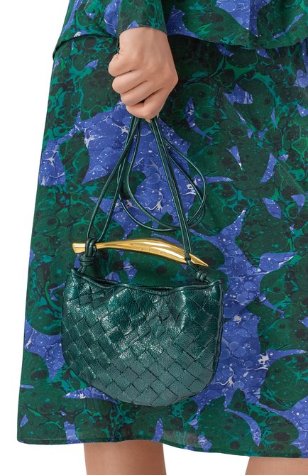 Женская сумка sardine mini  BOTTEGA VENETA зеленого цвета, арт. 804496/V51T1 | Фото 2 (Материал сплава: Проставлено; Материал: Натуральная кожа; Размер: mini; Ремень/цепочка: На ремешке; Драгоценные камни: Проставлено)