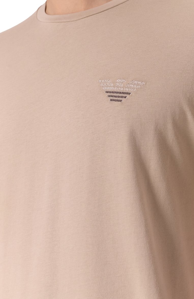 Мужская хлопковая футболка EMPORIO ARMANI бежевого цвета, арт. EM000574/AF12334 | Фото 5 (Материал внешний: Хлопок; Автоматизация ТО: Проставлено; Автоматизация состава: Проставлено; Рукава: Короткие; Длина (для топов): Стандартные; Стили: Кэжуэл; Принт: Без принта; Мужское Кросс-КТ: Футболка-одежда; Детали: Без декора)