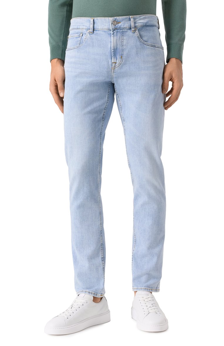 Мужские джинсы 7 FOR ALL MANKIND голубого цвета, арт. 7T042R51 | Фото 3 (Длина (брюки, джинсы): Стандартные; Материал внешний: Хлопок, Деним; Детали: Делаве; Силуэт М (брюки): Прямые; Кросс-КТ: Деним; Стили: Повседневный)