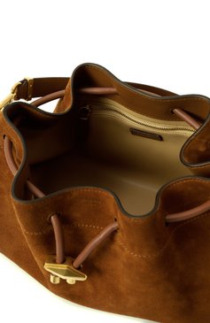 Женская сумка cinch medium JIMMY CHOO коричневого цвета, арт. B0N B0N BCKT E/W/SUE | Фото 5 (Драгоценные камни: Проставлено; Материал сплава: Проставлено; Размер: medium; Материал: Натуральная кожа, Натуральная замша; Ремень/цепочка: На ремешке)