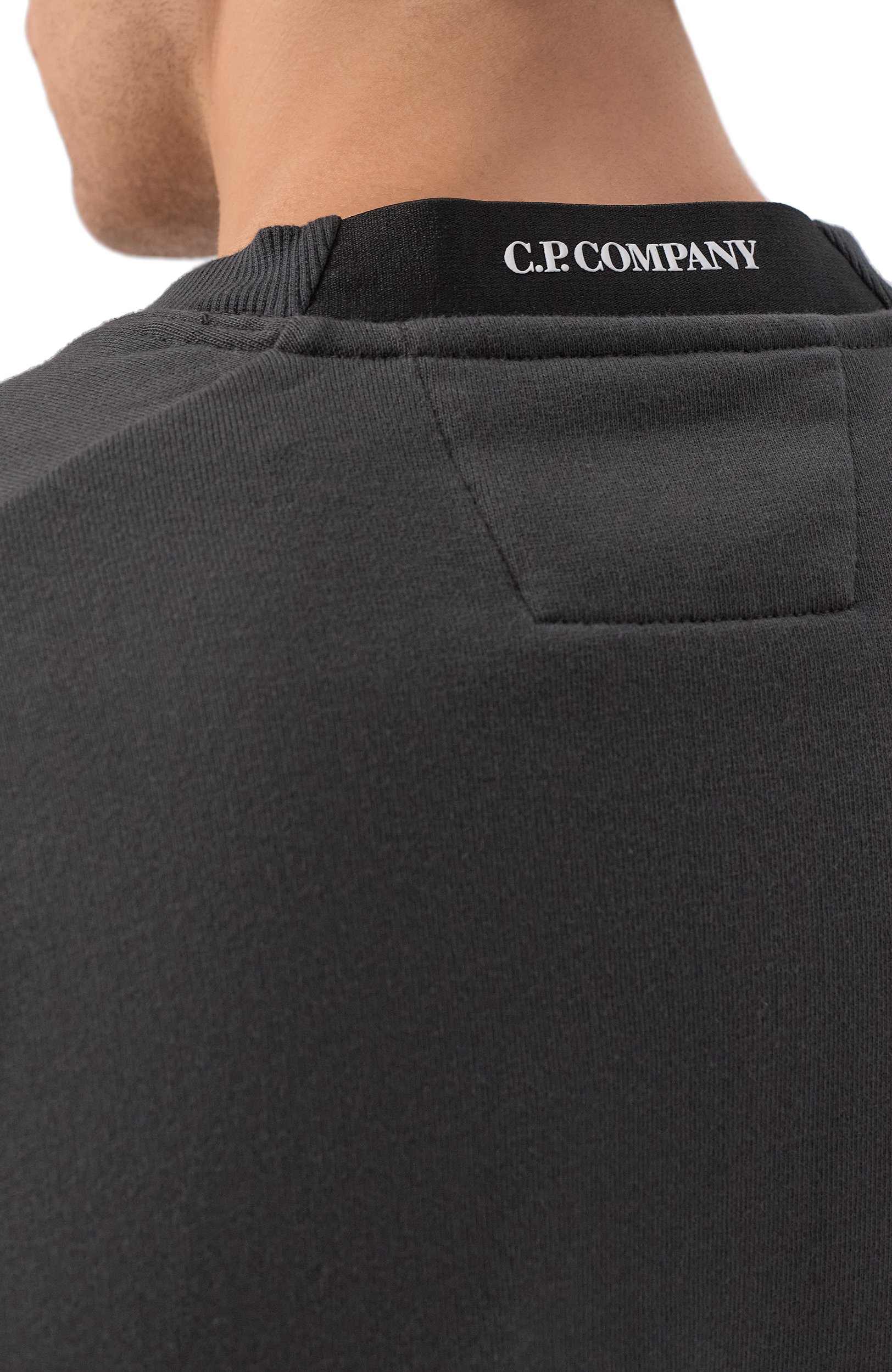 Хлопковый свитшот C.P. COMPANY темно-серого цвета по цене 28200 руб., арт. 21CMSS713A/005086W, фото 5 Хлопковый свитшот C.P. COMPANY, арт. 21CMSS713A/005086W, фото 5