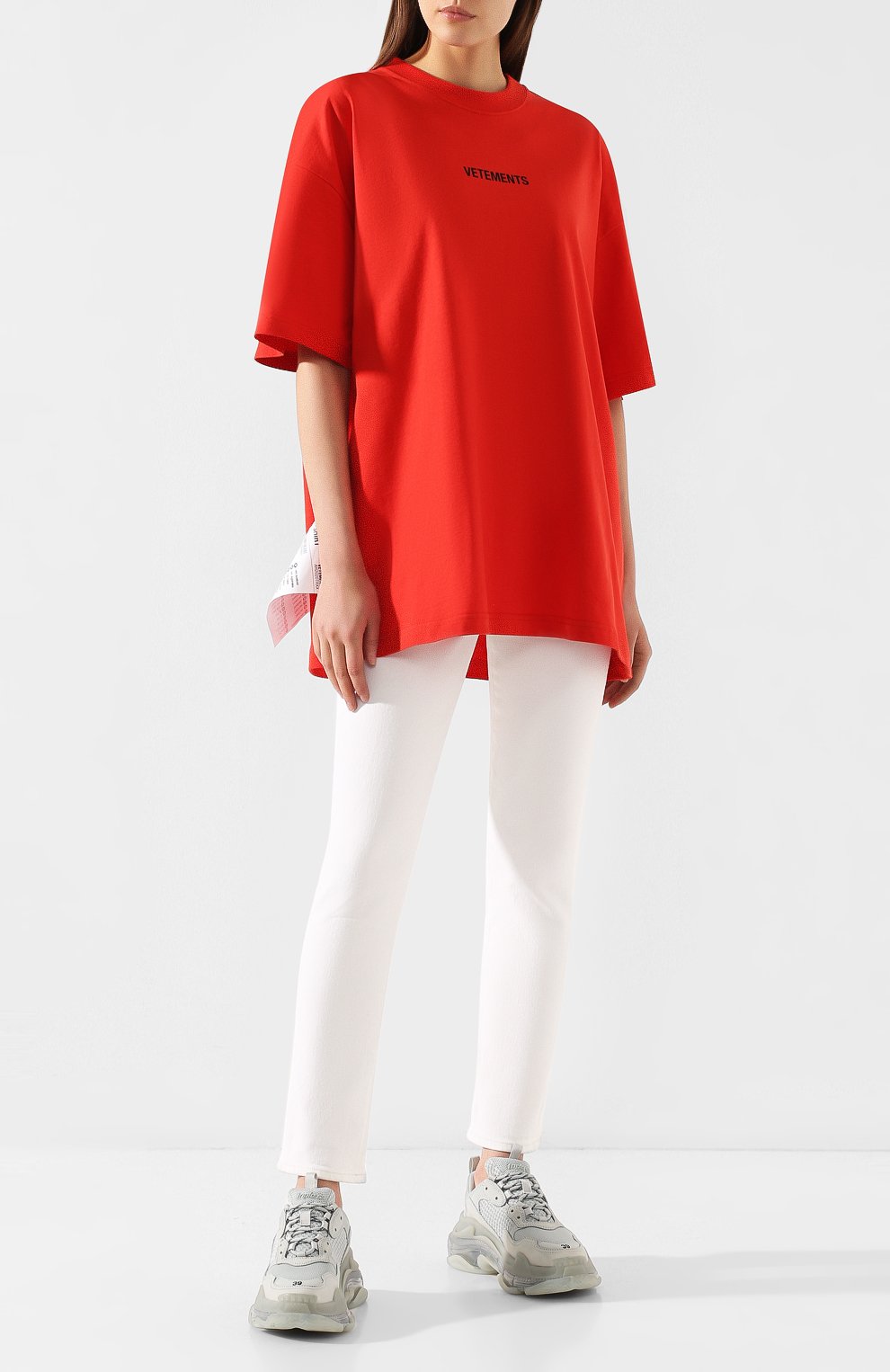 Хлопковая футболка VETEMENTS красного цвета по цене 16450 руб., арт. UAH20TR611/W, фото 2 Хлопковая футболка VETEMENTS, арт. UAH20TR611/W, фото 2