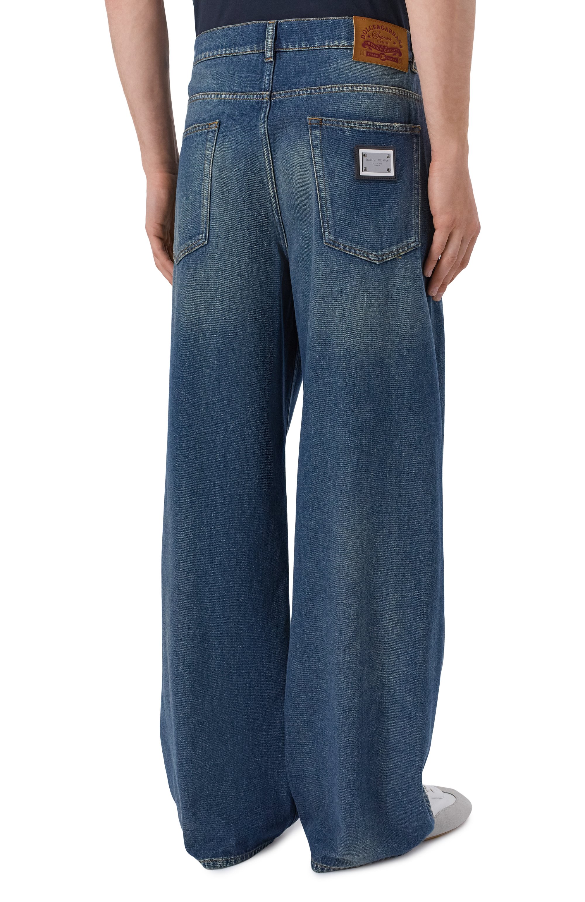 Джинсы over DOLCE & GABBANA синего цвета по цене 111500 руб., арт. GP18LD/G80V1, фото 4 Джинсы over DOLCE & GABBANA, арт. GP18LD/G80V1, фото 4