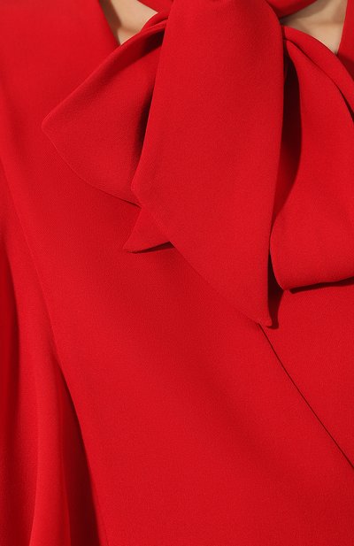 Шелковое платье VALENTINO красного цвета по цене 339500 руб., арт. RB3VAKS61MM, фото 5 Шелковое платье VALENTINO, арт. RB3VAKS61MM, фото 5
