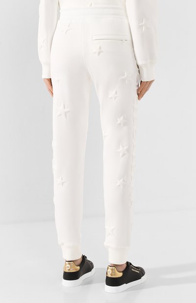 Джоггеры DOLCE & GABBANA белого цвета по цене 99500 руб., арт. FTBLPT/HUMD6, фото 4 Джоггеры DOLCE & GABBANA, арт. FTBLPT/HUMD6, фото 4