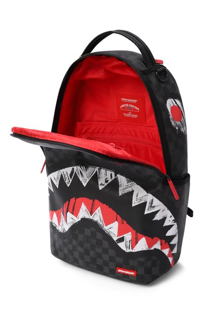 Рюкзак scribble shark SPRAYGROUND темно-серого цвета по цене 17050 руб., арт. 910B7102NSZ/SCRIBBLE SHARK BACKPACK, фото 3 Рюкзак scribble shark SPRAYGROUND, арт. 910B7102NSZ/SCRIBBLE SHARK BACKPACK, фото 3