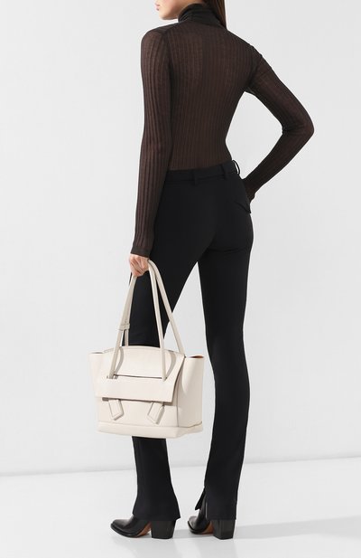 Сумка arco medium BOTTEGA VENETA белого цвета по цене 246000 руб., арт. 575941/VMA01, фото 2 Сумка arco medium BOTTEGA VENETA, арт. 575941/VMA01, фото 2