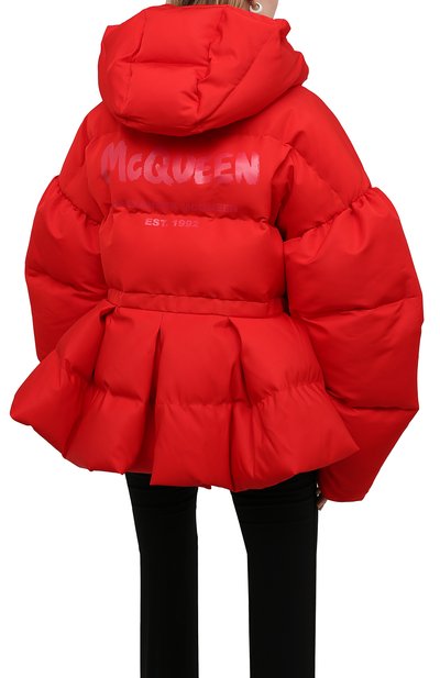 Пуховик ALEXANDER MCQUEEN красного цвета по цене 239500 руб., арт. 672915/QZAD1, фото 4 Пуховик ALEXANDER MCQUEEN, арт. 672915/QZAD1, фото 4