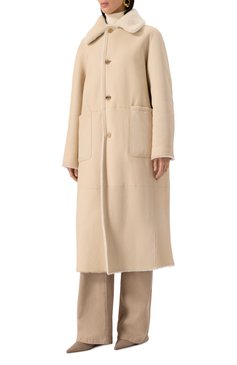 Женская двусторонняя дубленка из овчины KITON кремового цвета, арт. D58671K0546F02 | Фото 8 (Длина (верхняя одежда): Длинные; Рукава: Длинные; Материал внешний: Натуральный мех; Кросс-КТ: Куртка; Стили: Кэжуэл)