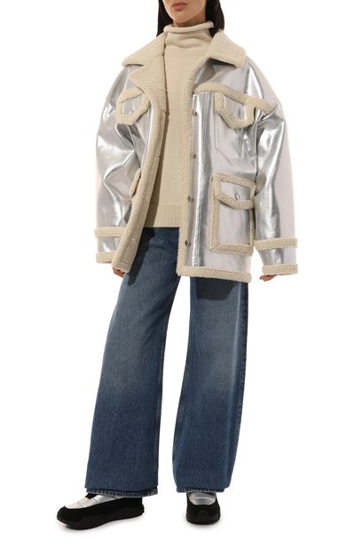 Пуховик KHRISJOY серебряного цвета по цене 282500 руб., арт. KWF24R0655/SHNY01, фото 2 Пуховик KHRISJOY, арт. KWF24R0655/SHNY01, фото 2