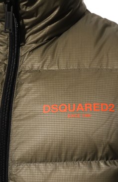 Мужской пуховый жилет DSQUARED2 хаки цвета, арт. S74FB0303/S76627 | Фото 5 (Кросс-КТ: Куртка, Пуховик; Мужское Кросс-КТ: жилеты-объемные; Материал внешний: Синтетический материал; Материал сплава: Проставлено; Стили: Милитари; Материал подклада: Синтетический материал; Драгоценные камни: Проставлено; Длина (верхняя одежда): Короткие; Материал утеплителя: Пух и перо)