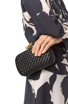 Женский клатч knot BOTTEGA VENETA черного цвета, арт. 717622/V01D1 | Фото 2 (Материал: Натуральная кожа; Женское Кросс-КТ: Клатч-клатчи, Вечерняя сумка; Размер: mini; Автоматизация ТО: Проставлено; Автоматизация состава: Проставлено)