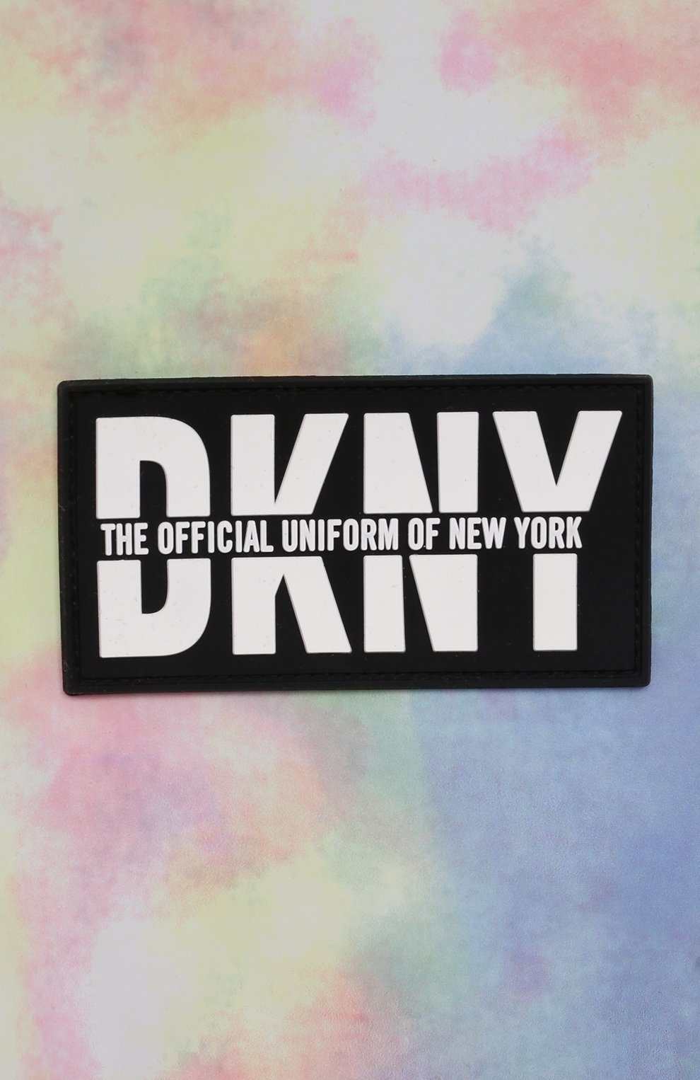 Ветровка с капюшоном DKNY разноцветного цвета по цене 18040 руб., арт. D36638, фото 3 Ветровка с капюшоном DKNY, арт. D36638, фото 3