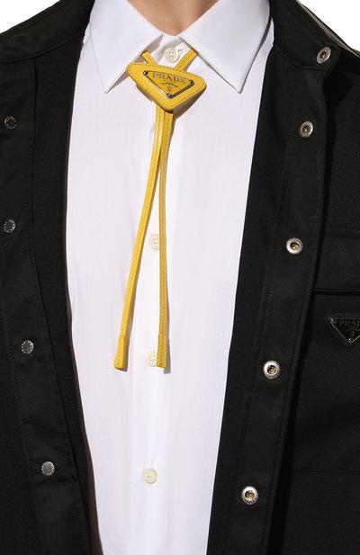 Кожаный галстук боло PRADA желтого цвета по цене 40000 руб., арт. 2IC027-QHH-F0377, фото 2 Кожаный галстук боло PRADA, арт. 2IC027-QHH-F0377, фото 2