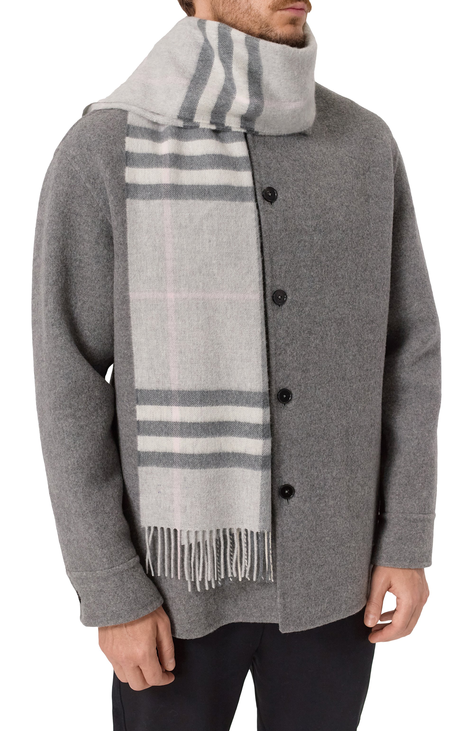 Кашемировый шарф BURBERRY светло-серого цвета по цене 75450 руб., арт. 8112637, фото 2 Кашемировый шарф BURBERRY, арт. 8112637, фото 2