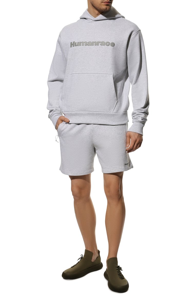 Мужские хлопковые шорты adidas originals x pharrell williams ADIDAS ORIGINALS светло-серого цвета, арт. HJ7062 | Фото 2 (Материал внешний: Хлопок; Длина Шорты М: До колена; Принт: Без принта; Кросс-КТ: Спорт; Стили: Спорт-шик; Случай: Повседневный)