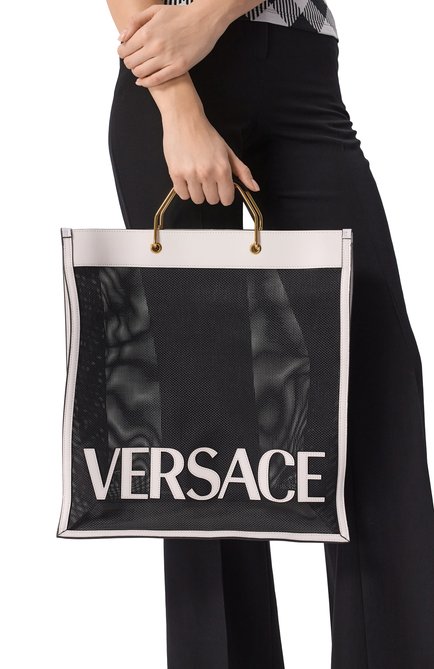 Женская сумка-тоут VERSACE черно-белого цвета, арт. 10089241A06406 | Фото 2 (Материал: Пластик; Размер: large; Материал сплава: Проставлено; Драгоценные камни: Проставлено)
