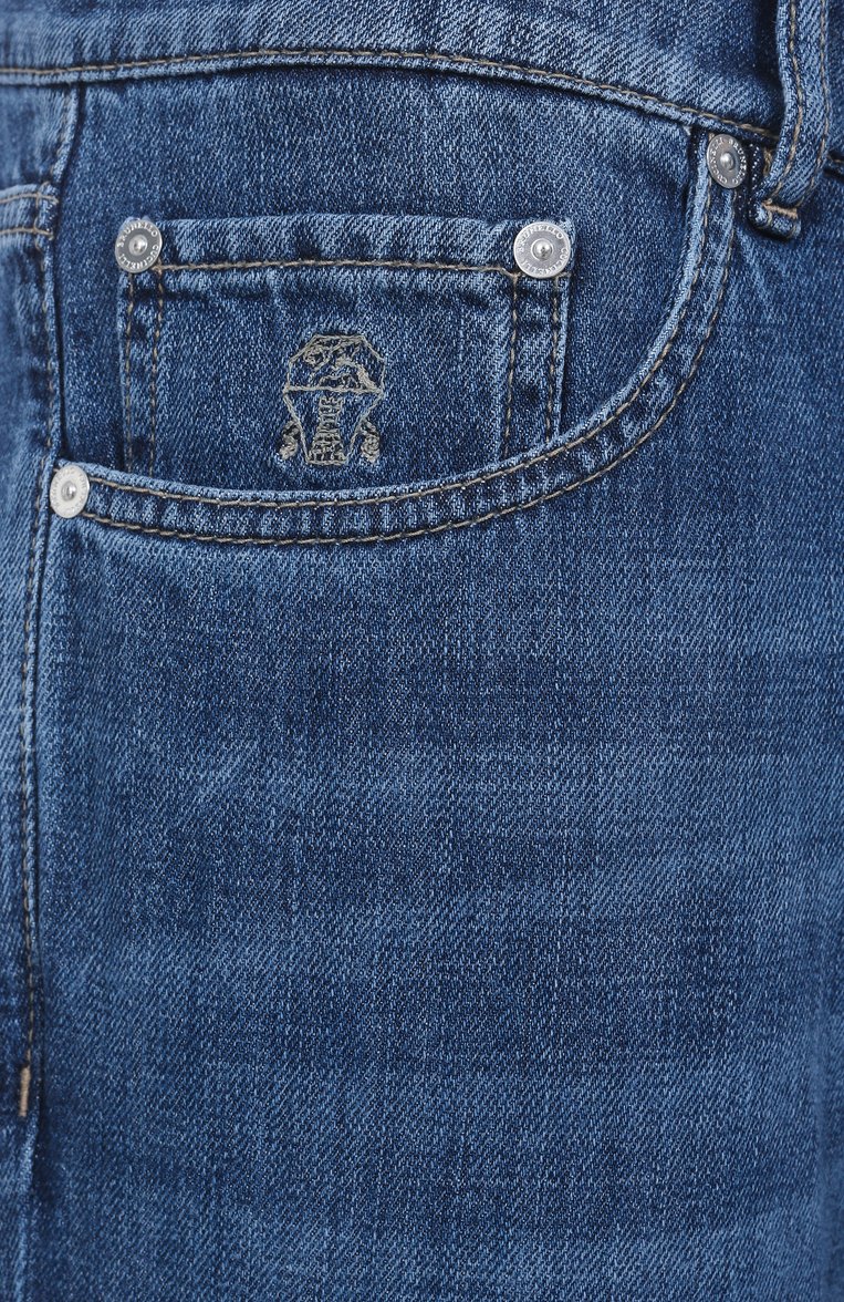 Мужские джинсы traditional fit BRUNELLO CUCINELLI синего цвета, арт. M0Z37B3210 | Фото 6 (Материал внешний: Хлопок, Деним; Длина (брюки, джинсы): Стандартные; Силуэт М (брюки): Прямые; Кросс-КТ: Деним; Детали: Делаве; Стили: Повседневный; Автоматизация состава: Проставлено; Автоматизация ТО: Проставлено; Размерность: Идёт в размер)
