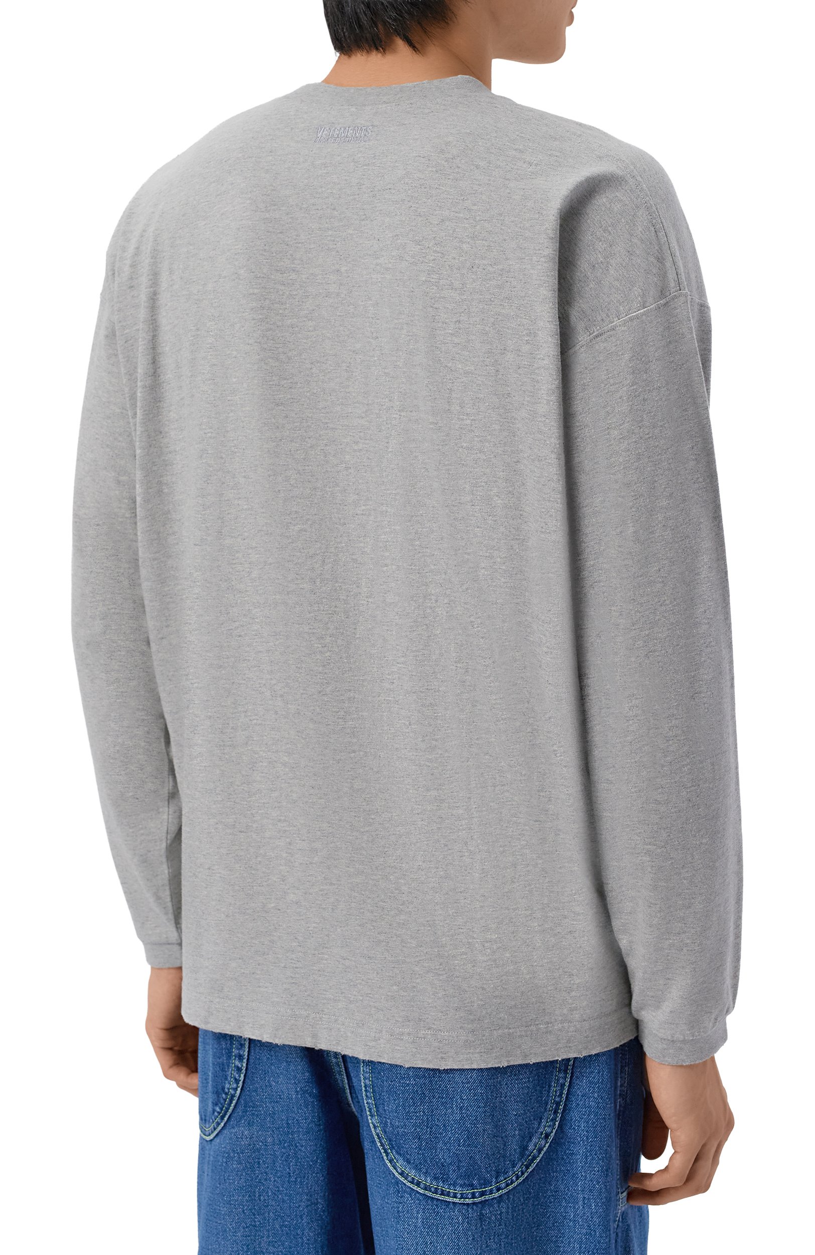 Хлопковый лонгслив VETEMENTS серого цвета по цене 89250 руб., арт. MH27LS265G, фото 5 Хлопковый лонгслив VETEMENTS, арт. MH27LS265G, фото 5