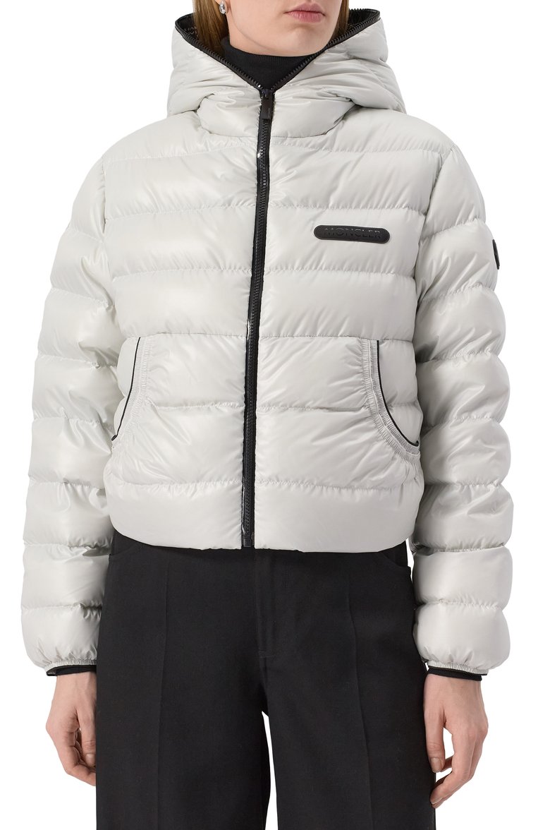 Женский пуховик MONCLER белого цвета, арт. 1A00023/5950K | Фото 3 (Материал внешний: Синтетический материал; Материал подклада: Синтетический материал; Материал утеплителя: Пух и перо; Длина (верхняя одежда): Короткие; Рукава: Длинные; Кро�сс-КТ: Пуховик; Стили: Кэжуэл; Автоматизация состава: Проставлено; Автоматизация ТО: Проставлено)