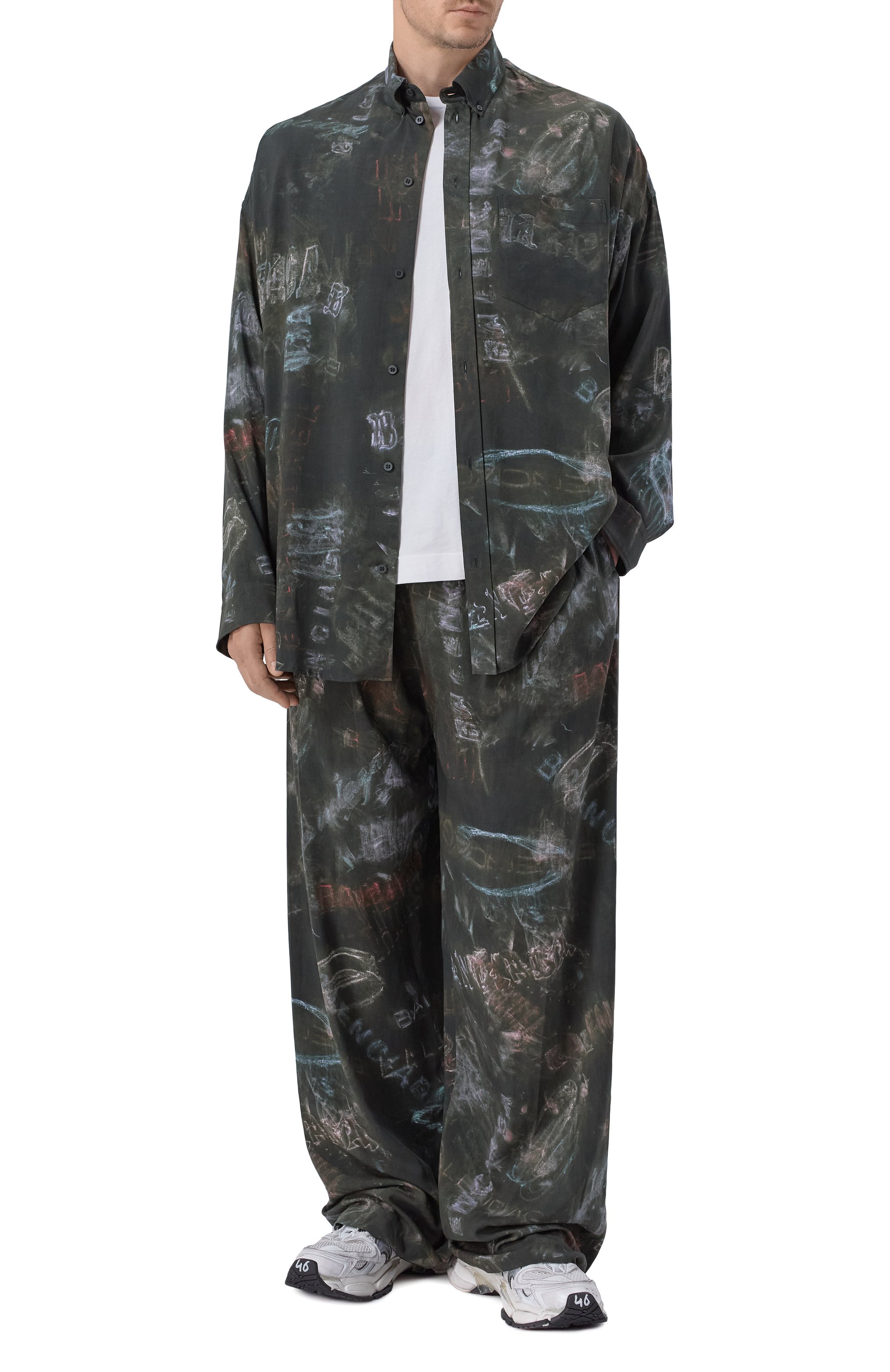 Рубашка из вискозы BALENCIAGA темно-зеленого цвета по цене 163000 руб., арт. 857811/TTL78, фото 2 Рубашка из вискозы BALENCIAGA, арт. 857811/TTL78, фото 2