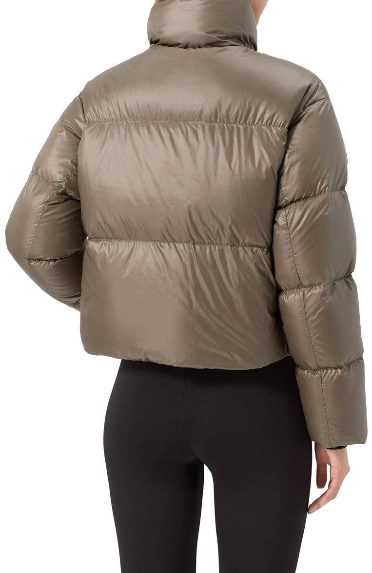 Женский пуховик CANADA GOOSE хаки цвета, арт. 2256WB | Фото 4 (Материал подклада: Синтетический материал; Рукава: Длинные; Материал утеплителя: Пух и перо; Длина (верхняя одежда): Короткие; Стили: Кэжуэл; Кросс-КТ: Пуховик, Куртка; Материал внешний: Синтетический материал)