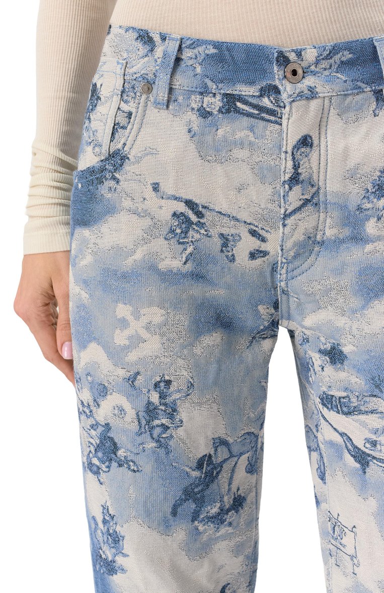 Женские джинсы OFF-WHITE голубого цвета, арт. 0WYA062S25FAB0014200 | Фото 5 (Материал внешний: Синтетический материал, Хлопок, Деним; Автоматизация ТО: Проставлено; Автоматизация состава: Проставлено; Длина (брюки, джинсы): Стандартные; Детали: Принт; Кросс-КТ: Деним; Силуэт Ж (брюки и джинсы): Прямые)