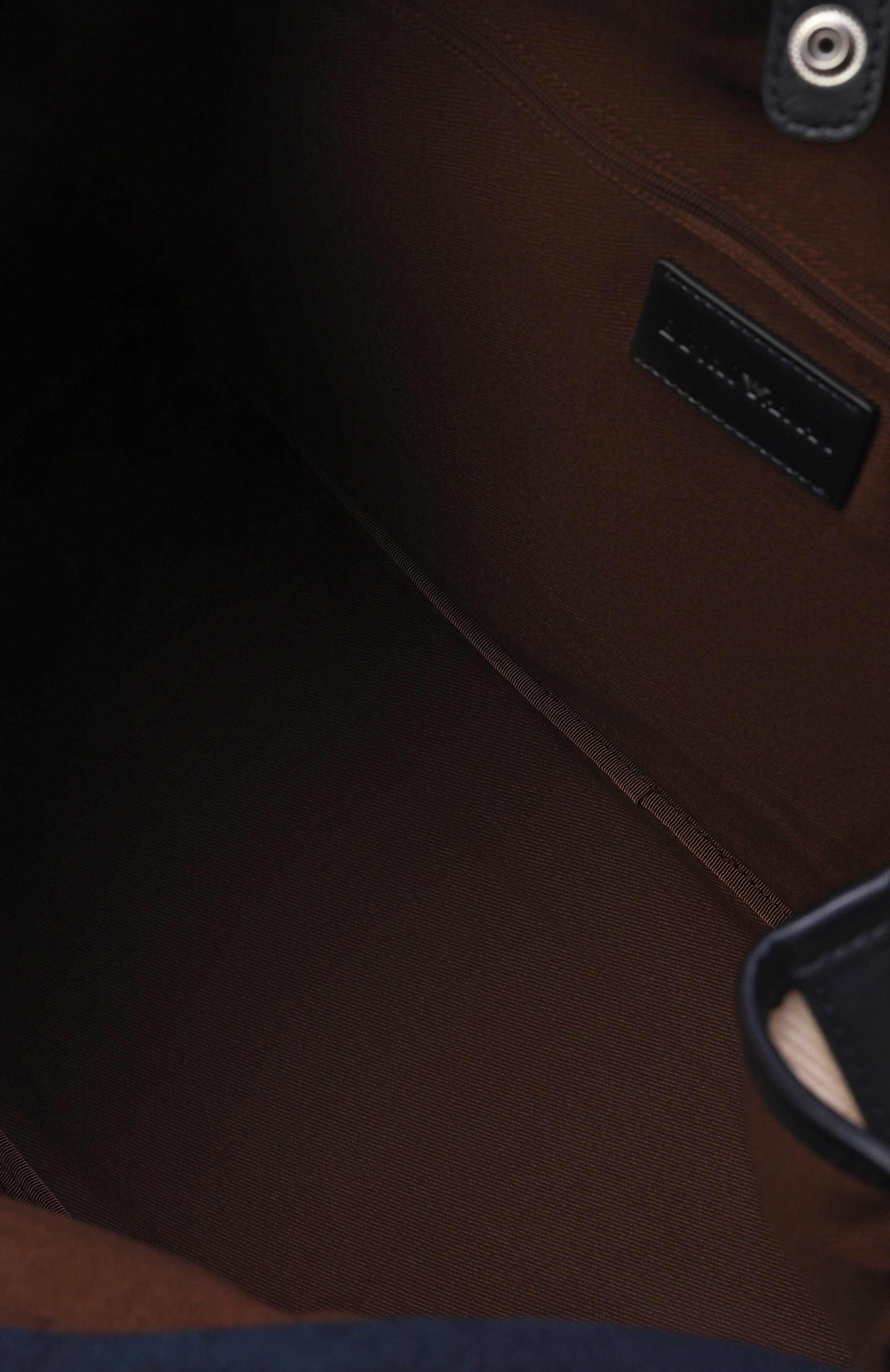 Сумка-шоппер EMPORIO ARMANI кремового цвета по цене 85850 руб., арт. EM005880/AF25631, фото 4 Сумка-шоппер EMPORIO ARMANI, арт. EM005880/AF25631, фото 4