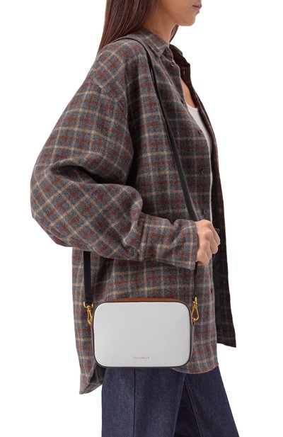 Сумка tebe tricolor COCCINELLE белого цвета по цене 20800 руб., арт. E5RWF55I101, фото 2 Сумка tebe tricolor COCCINELLE, арт. E5RWF55I101, фото 2