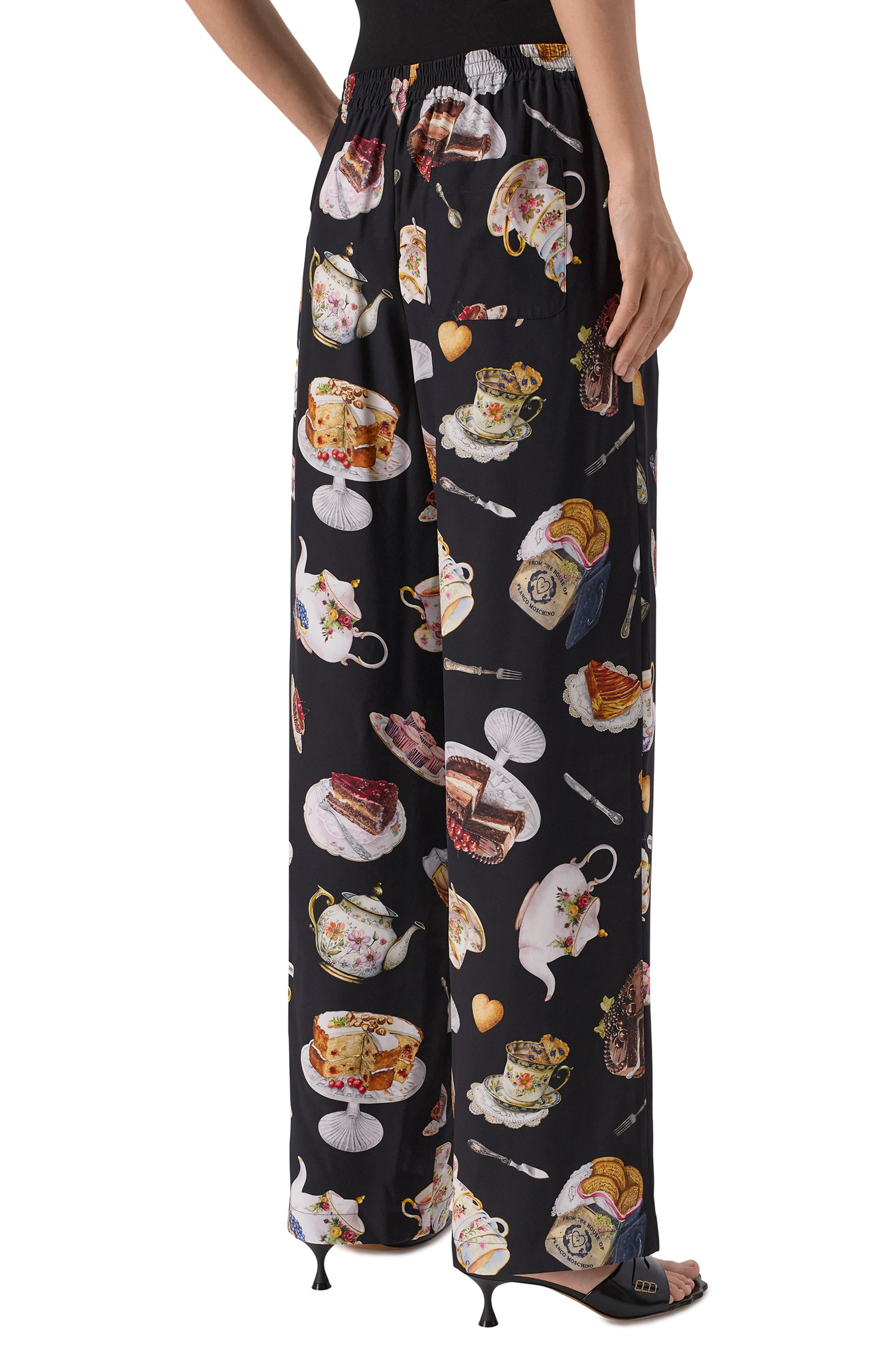 Шелковые брюки MOSCHINO черного цвета по цене 103500 руб., арт. A0328/5559, фото 4 Шелковые брюки MOSCHINO, арт. A0328/5559, фото 4