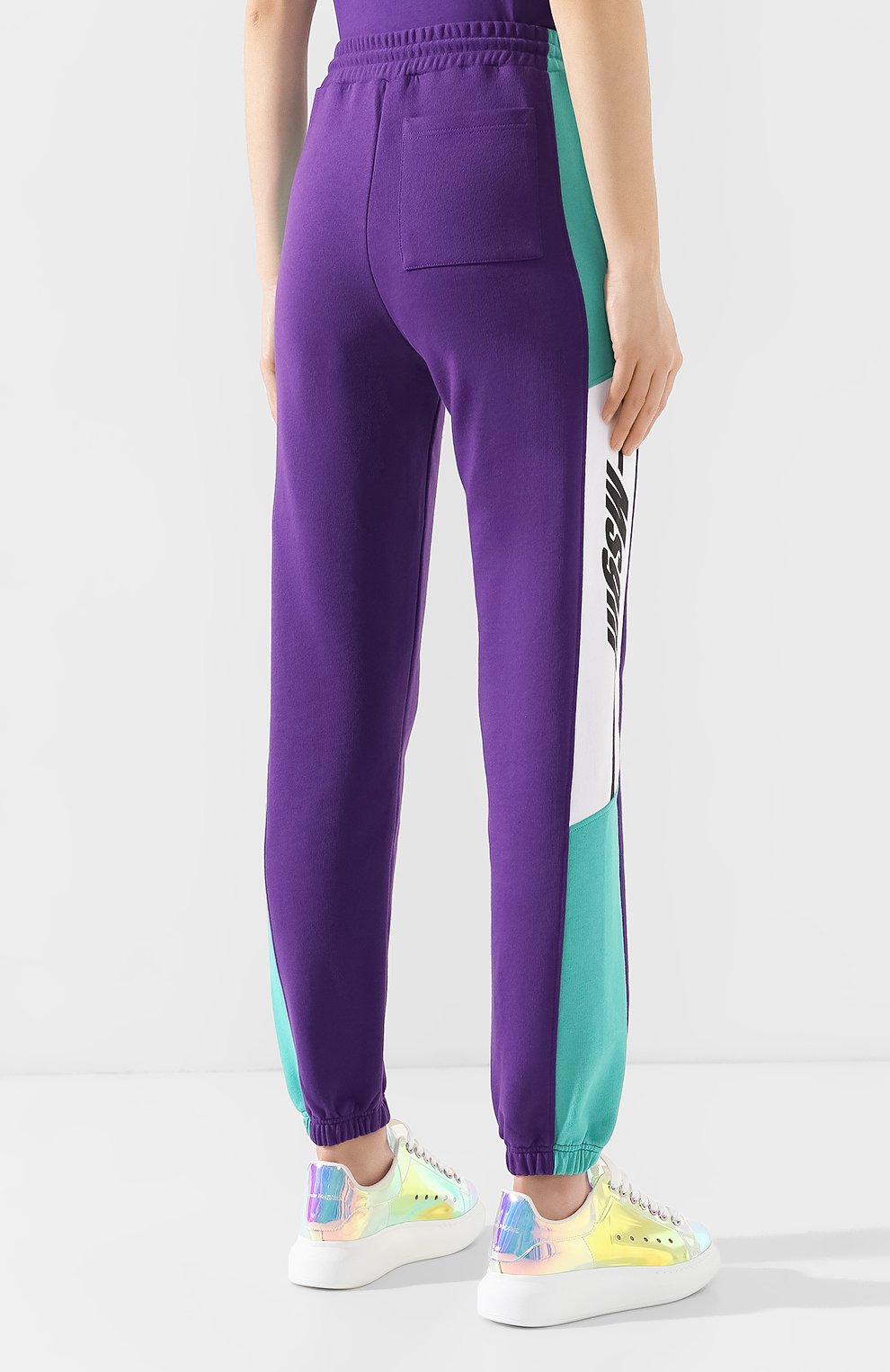 Хлопковые джоггеры MSGM фиолетового цвета по цене 26200 руб., арт. 2841MDP65 207299, фото 4 Хлопковые джоггеры MSGM, арт. 2841MDP65 207299, фото 4