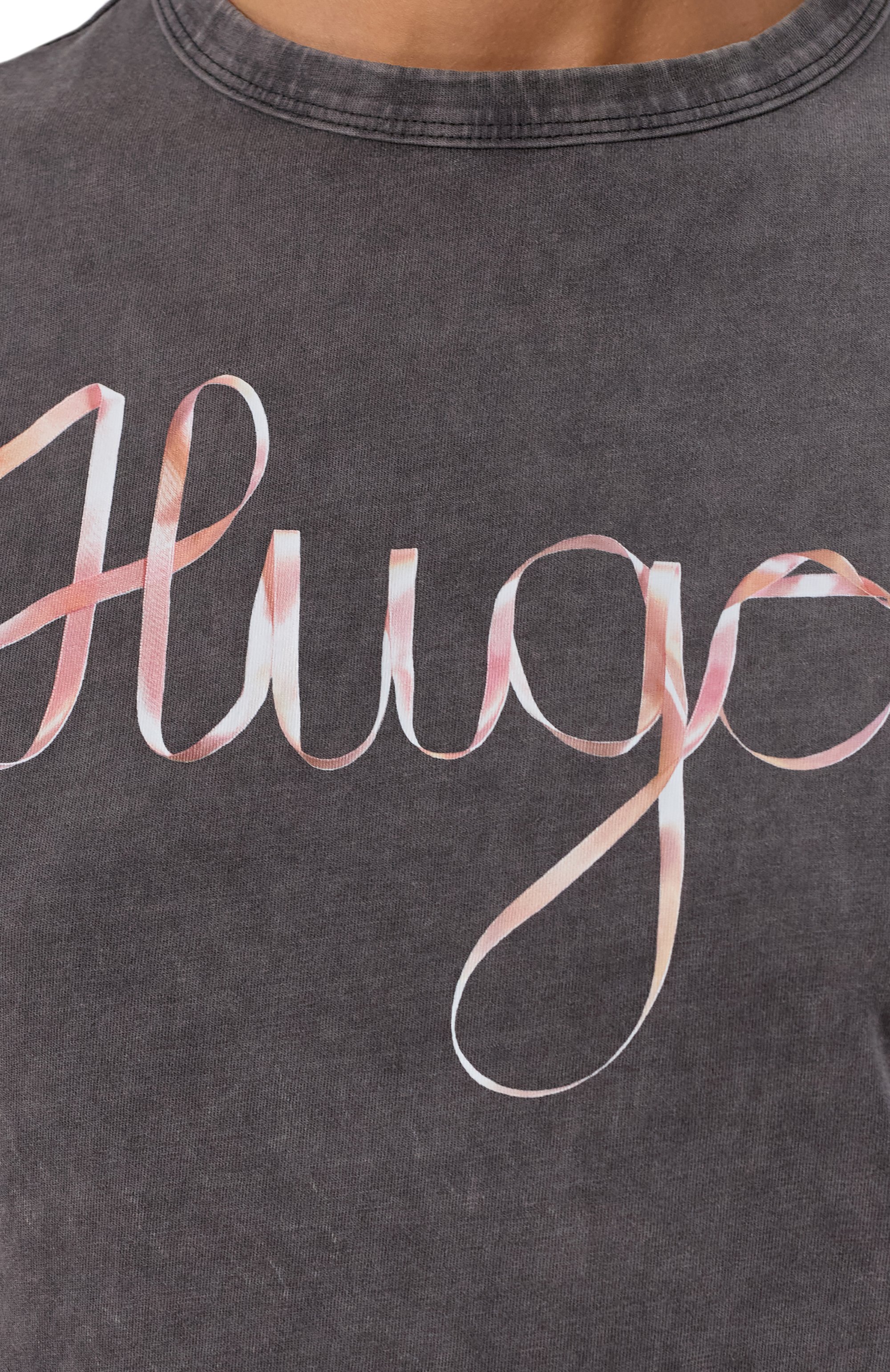 Хлопковая футболка HUGO серого цвета по цене 7940 руб., арт. 50544868, фото 5 Хлопковая футболка HUGO, арт. 50544868, фото 5