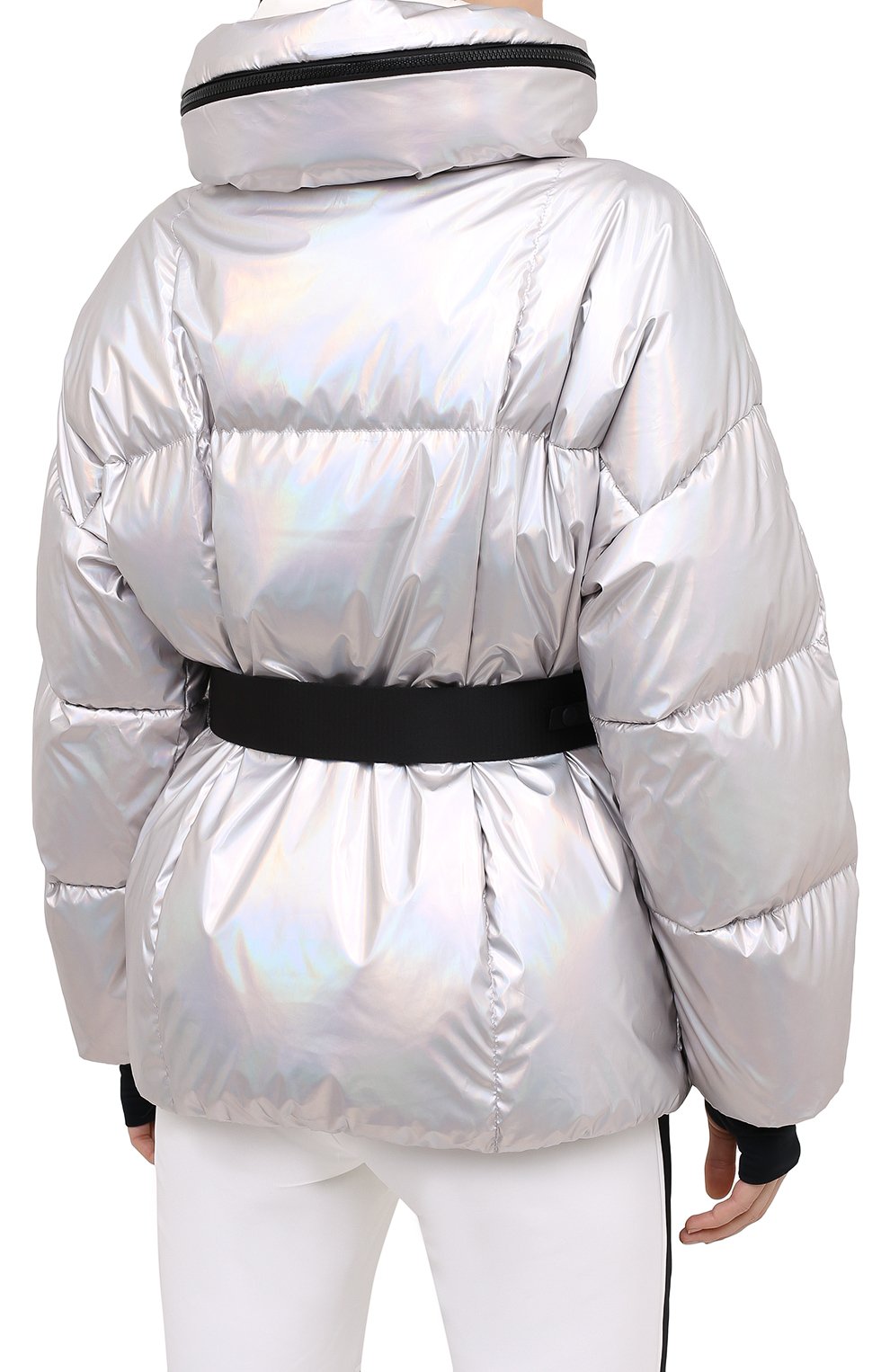 Пуховик MONCLER серебряного цвета по цене 174000 руб., арт. F2-098-1A505-00-54AMT, фото 4 Пуховик MONCLER, арт. F2-098-1A505-00-54AMT, фото 4