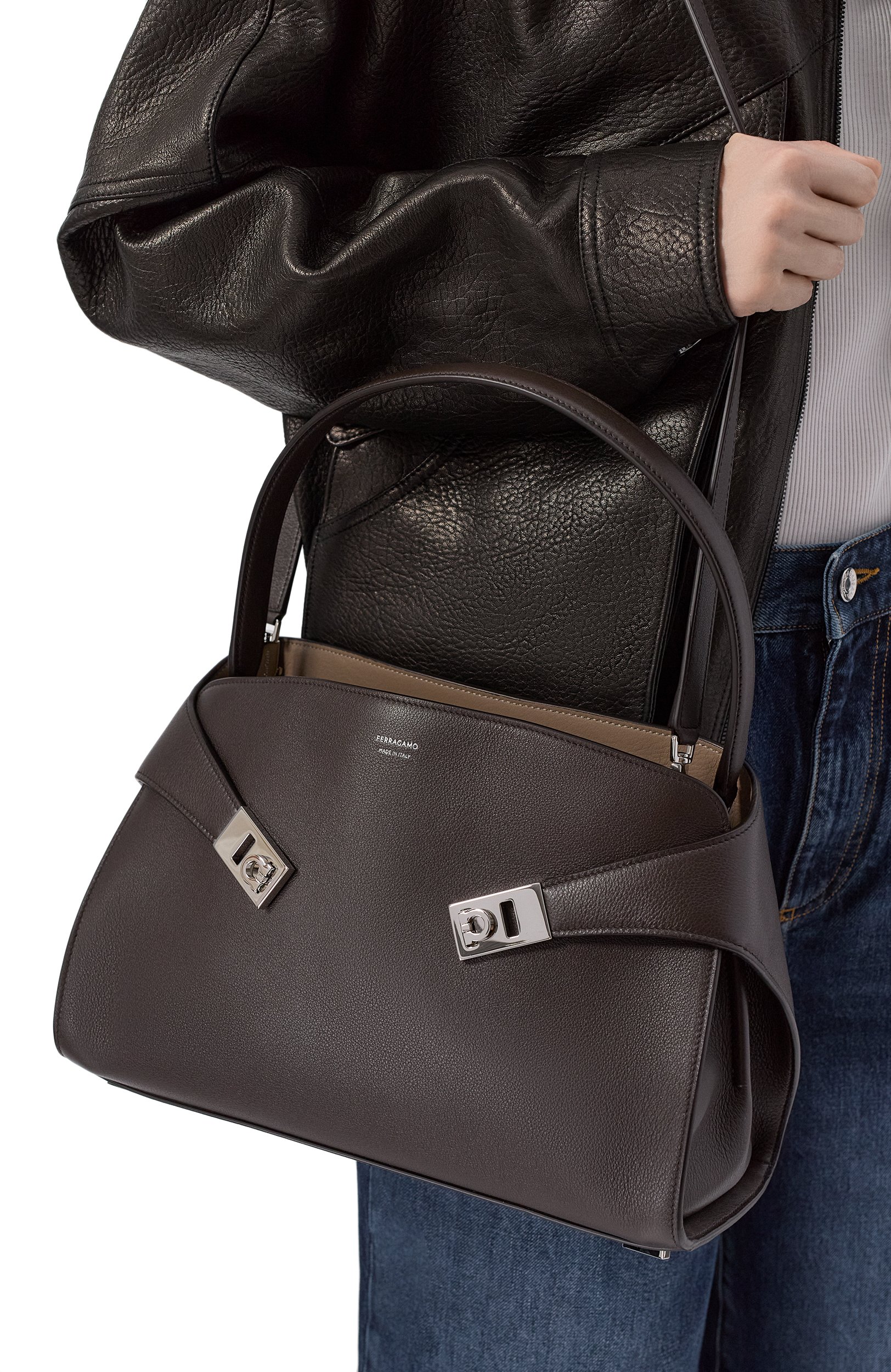 Сумка hug FERRAGAMO темно-коричневого цвета по цене 348500 руб., арт. 219816/795204, фото 2 Сумка hug FERRAGAMO, арт. 219816/795204, фото 2