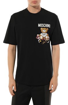 Мужская хлопковая футболка MOSCHINO черного цвета, арт. V0714/5241 | Фото 3 (Рукава: Короткие; Длин�а (для топов): Стандартные; Принт: С принтом; Материал сплава: Проставлено; Материал внешний: Хлопок; Стили: Спорт-шик; Драгоценные камни: Проставлено)