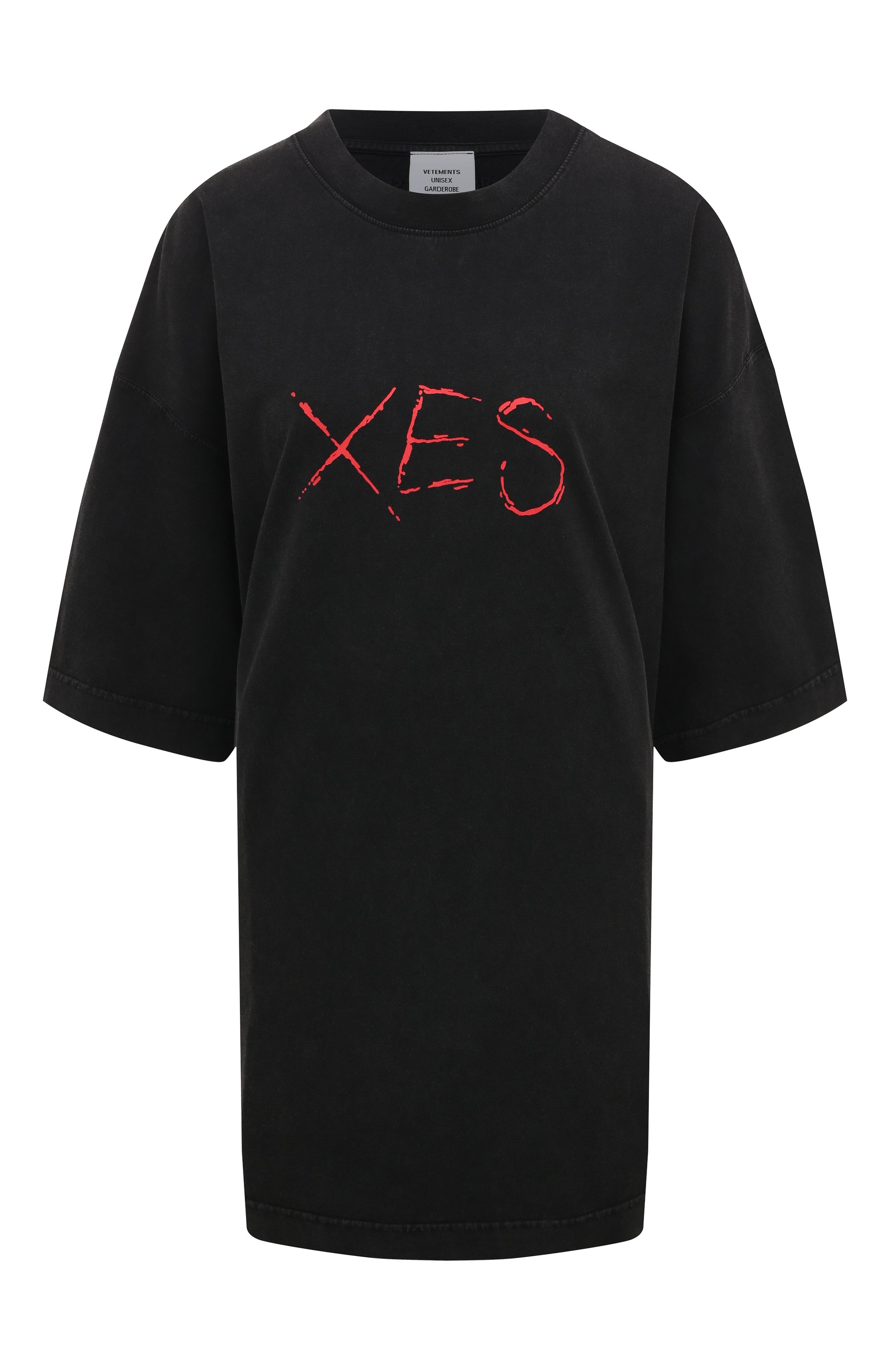 Хлопковая футболка VETEMENTS черного цвета по цене 65450 руб., арт. UE64TR220B, фото 1 Хлопковая футболка VETEMENTS, арт. UE64TR220B, фото 1