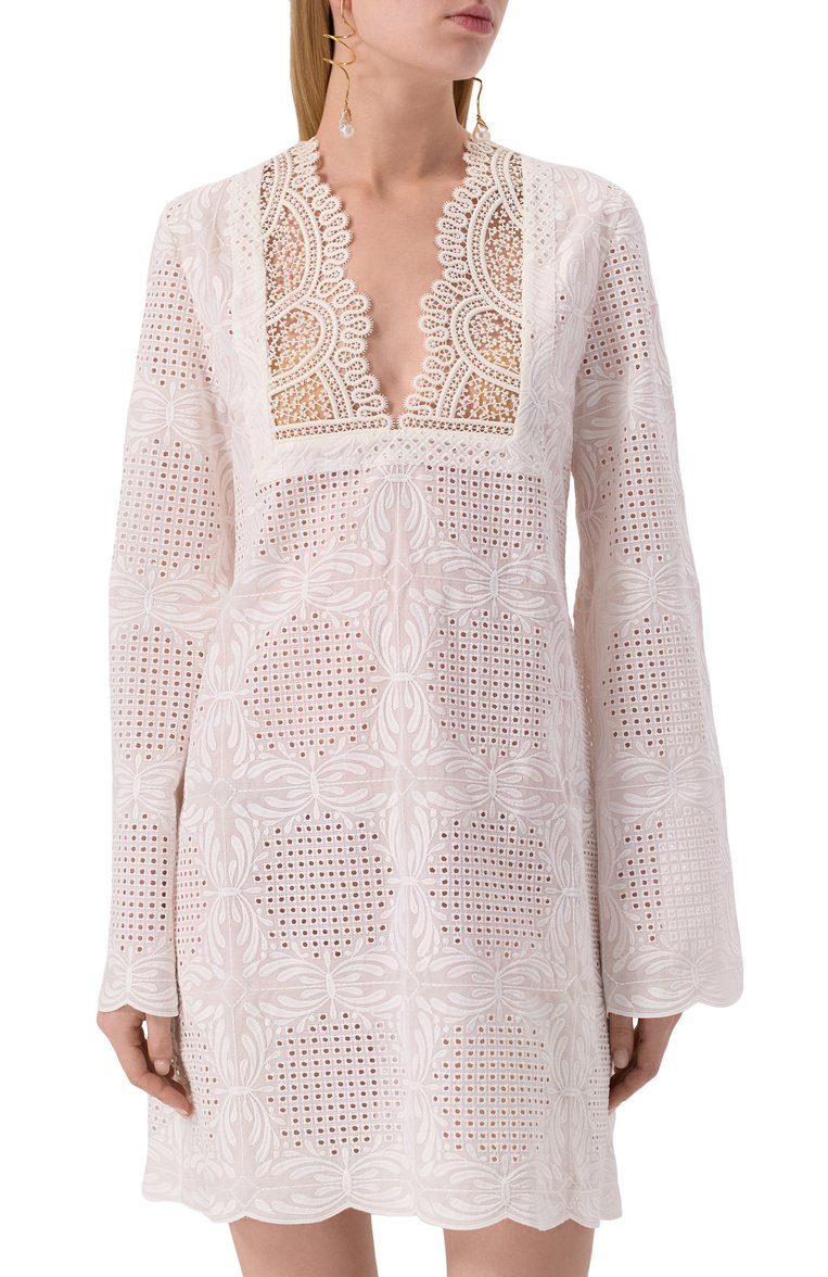 Женское платье GIAMBATTISTA VALLI белого цвета, арт. 25SSPVCL5223-25BR0 | Фото 3 (Материал сплава: Проставлено; Длина Ж (юбки, платья, шорты): Мини; Драгоценные камни: Проставлено; Рукава: Длинные; Женское Кросс-КТ: Платье-одежда; Случай: Повседневный; Стили: Кэ�жуэл; Материал внешний: Хлопок, Синтетический материал)