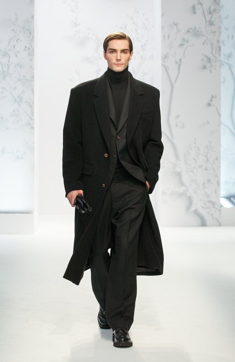 Мужской шерстяное пальто MOSCHINO черного цвета, арт. A0608/5212 | Фото 8 (Длина (верхняя одежда): Длинные; Материал внешний: Шерсть; Рукава: Длинные; Материал подклада: Вискоза; Мужское Кросс-КТ: пальто-верхняя одежда; Стили: Кэжуэл; 1-2-бортные: Однобортные; Автоматизация состава: Проставлено; Автоматизация ТО: Проставлено)