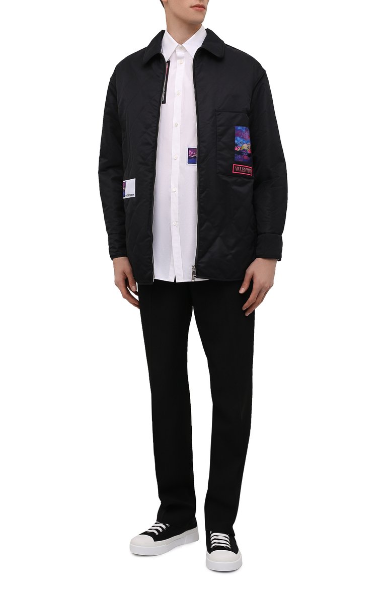Мужская утепленная куртка VALENTINO черного цвета, арт. XV3CLH3680Y | Фото 2 (Кросс-КТ: Куртка; Рукава: Длинные; Длина (верхняя одежда): До середины бедра; Материал внешний: Синтетический материал; Стили: Гранж; Мужское Кросс-КТ: утепленные куртки; Материал сплава: Проставлено; Материал подклада: Синтетический материал; Драгоценные камни: Проставлено)