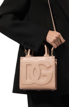 Женская сумка-шопер dg logo mini DOLCE & GABBANA бежевого цвета, арт. BB9479_BE9479/AW576_1 | Фото 2 (Материал: Натуральная кожа; Драгоценные камни: Проставлено; Ремень/цепочка: На ремешке; Размер: mini; Материал сплава: Проставлено; Сумки-технические: Сумки-шопперы)