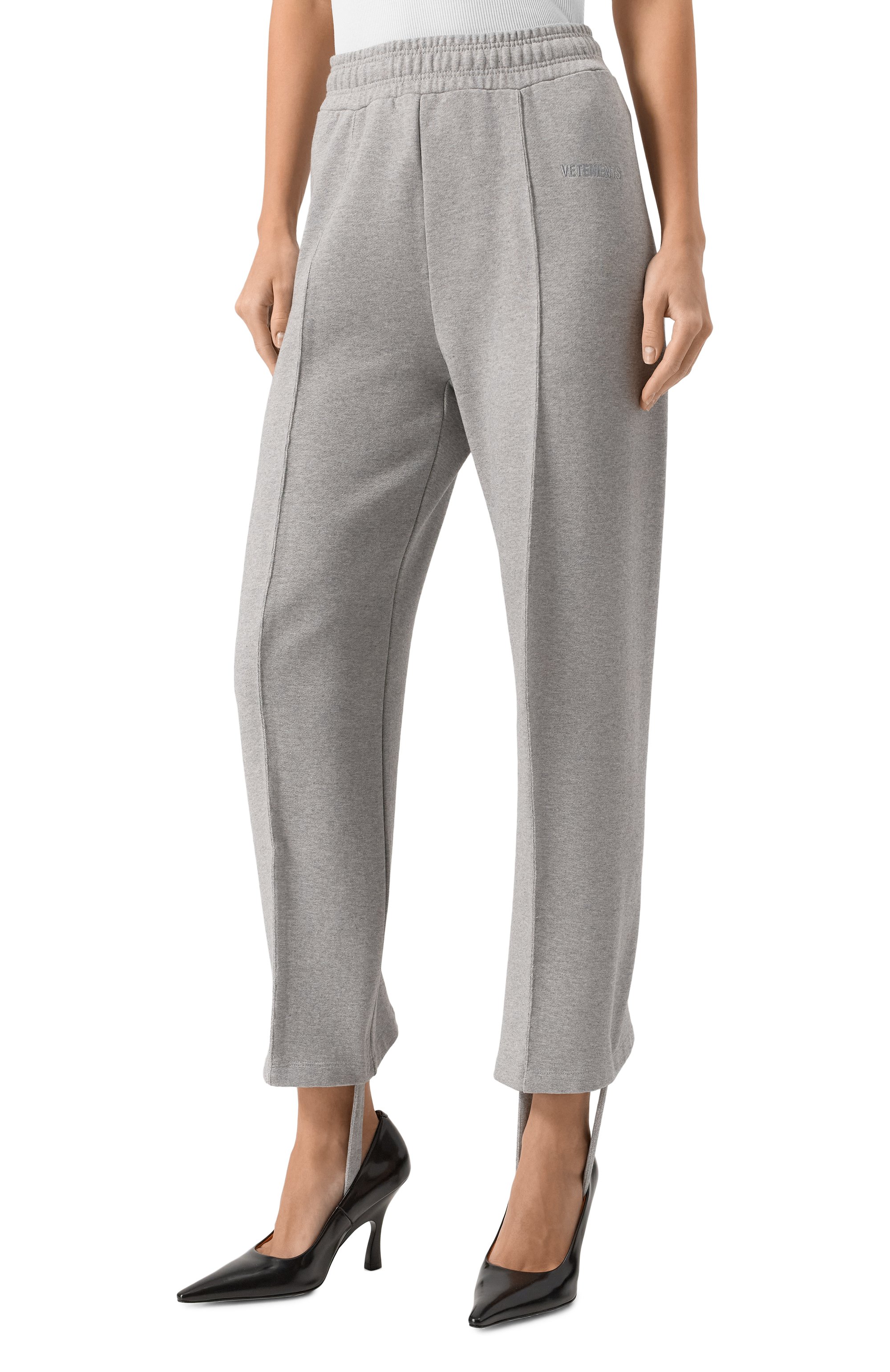 Хлопковые брюки VETEMENTS серого цвета по цене 93700 руб., арт. WA66SP610G, фото 3 Хлопковые брюки VETEMENTS, арт. WA66SP610G, фото 3