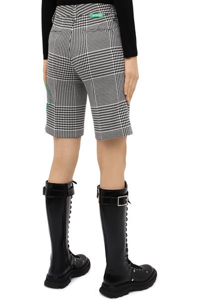 Шорты OFF-WHITE черно-белого цвета по цене 69050 руб., арт. 0WCA110E20FAB0021055, фото 4 Шорты OFF-WHITE, арт. 0WCA110E20FAB0021055, фото 4