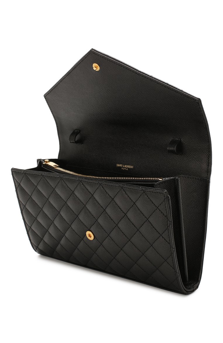 Женская сумка envelope SAINT LAURENT черного цвета, арт. 620280/B0W91 | Фото 4 (Сумки-технические: Сумки через плечо; Ремень/цепочка: На ремешке; Размер: small; Материал: Натуральная кожа; Материал сплава: Проставлено; Драгоценные камни: Проставлено)