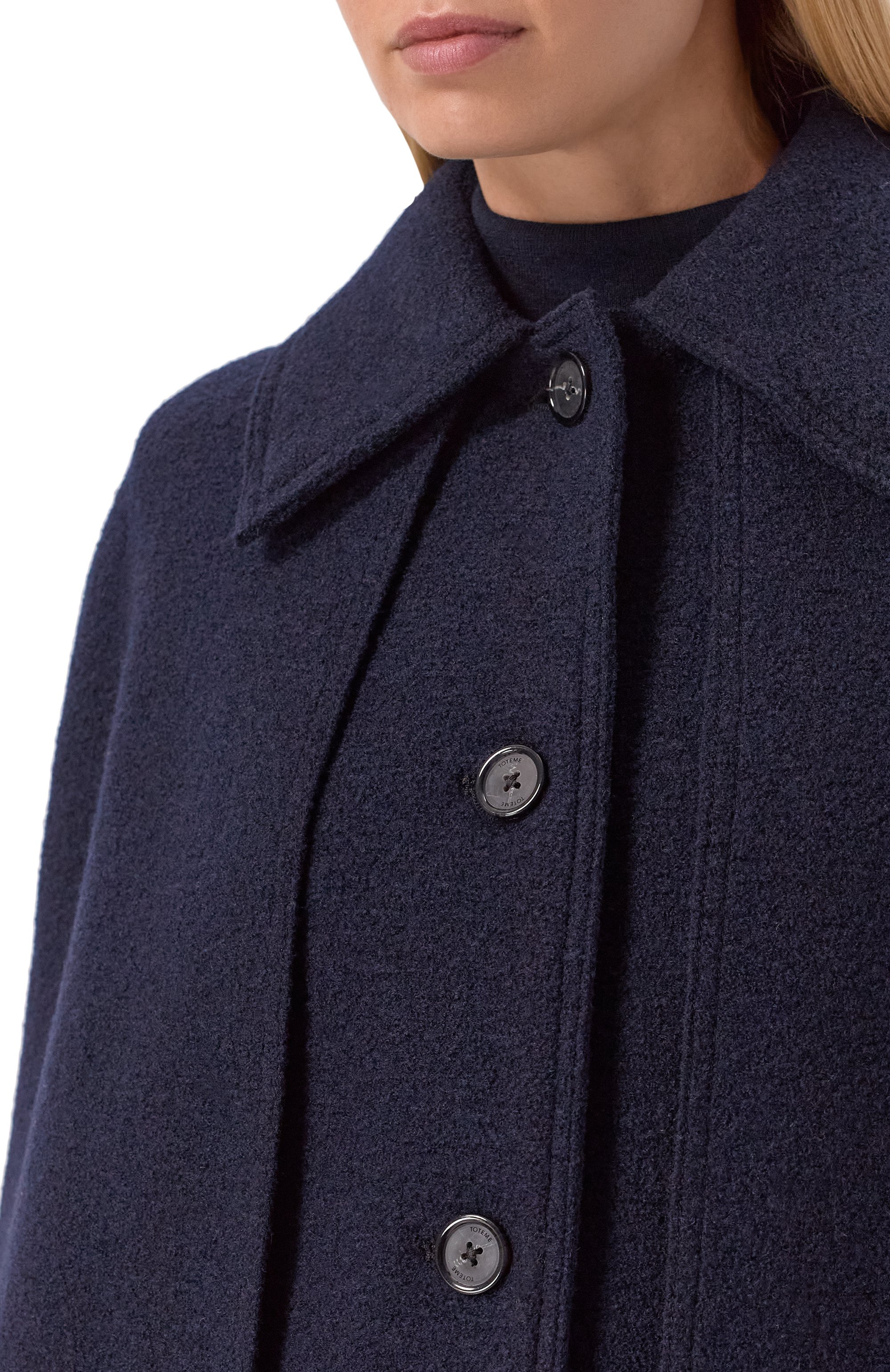 Шерстяной кейп TOTEME темно-синего цвета по цене 141500 руб., арт. 261-WR00265-FB0549, фото 5 Шерстяной кейп TOTEME, арт. 261-WR00265-FB0549, фото 5