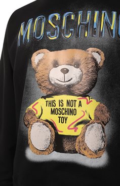 Мужской хлопковый свитшот MOSCHINO черного цвета, арт. 231ZZA1732/228 | Фото 5 (Рукава: Длинные; Региональные ограничения белый список (Axapta Mercury): Не проставлено; Длина (для топов): Стандартные; Стили: Гранж; Принт: С принтом; Мужское Кросс-КТ: свитшот-одежда; Материал сплава: Проставлено; Нос: Не проставлено; Материал внешний: Хлопок; Драгоценные камни: Проставлено)