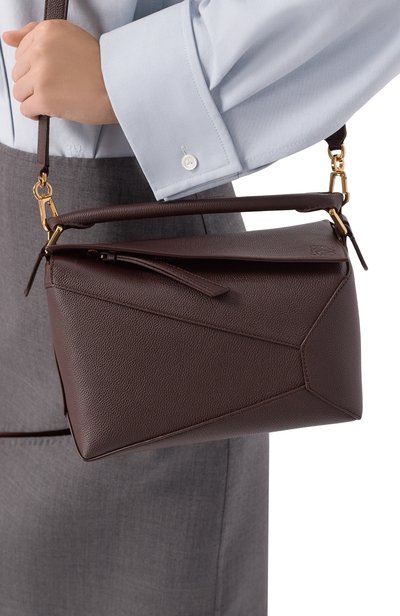 Сумка puzzle edge small LOEWE темно-коричневого цвета по цене 411000 руб., арт. A510P60XAW, фото 2 Сумка puzzle edge small LOEWE, арт. A510P60XAW, фото 2