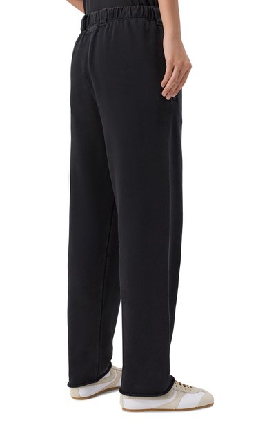 Хлопковые брюки VETEMENTS черного цвета по цене 109500 руб., арт. MH27SP191B, фото 4 Хлопковые брюки VETEMENTS, арт. MH27SP191B, фото 4