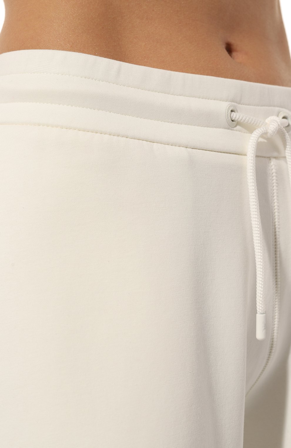 Хлопковые шорты EMPORIO ARMANI молочного цвета по цене 26050 руб., арт. 3R2P6C/1JHSZ, фото 5 Хлопковые шорты EMPORIO ARMANI, арт. 3R2P6C/1JHSZ, фото 5