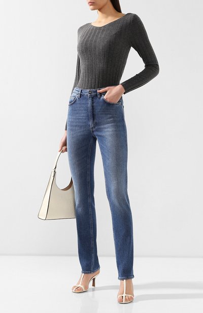 Джинсы TOTEME голубого цвета по цене 16300 руб., арт. STANDARD DENIM 32 193-231-741, фото 2 Джинсы TOTEME, арт. STANDARD DENIM 32 193-231-741, фото 2