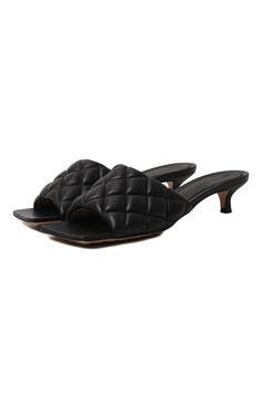 Женские кожаные мюли padded BOTTEGA VENETA черного цвета, арт. 729764/VBRR0 | Фото 1 (Материал сплава: Проставлено; Драгоценные камни: Проставлено; Подошва: Плоская; Каблук высота: Низкий; Материал внутренний: Натуральная кожа; Каблук тип: Kitten heel; Материал внешний: Натуральная кожа)